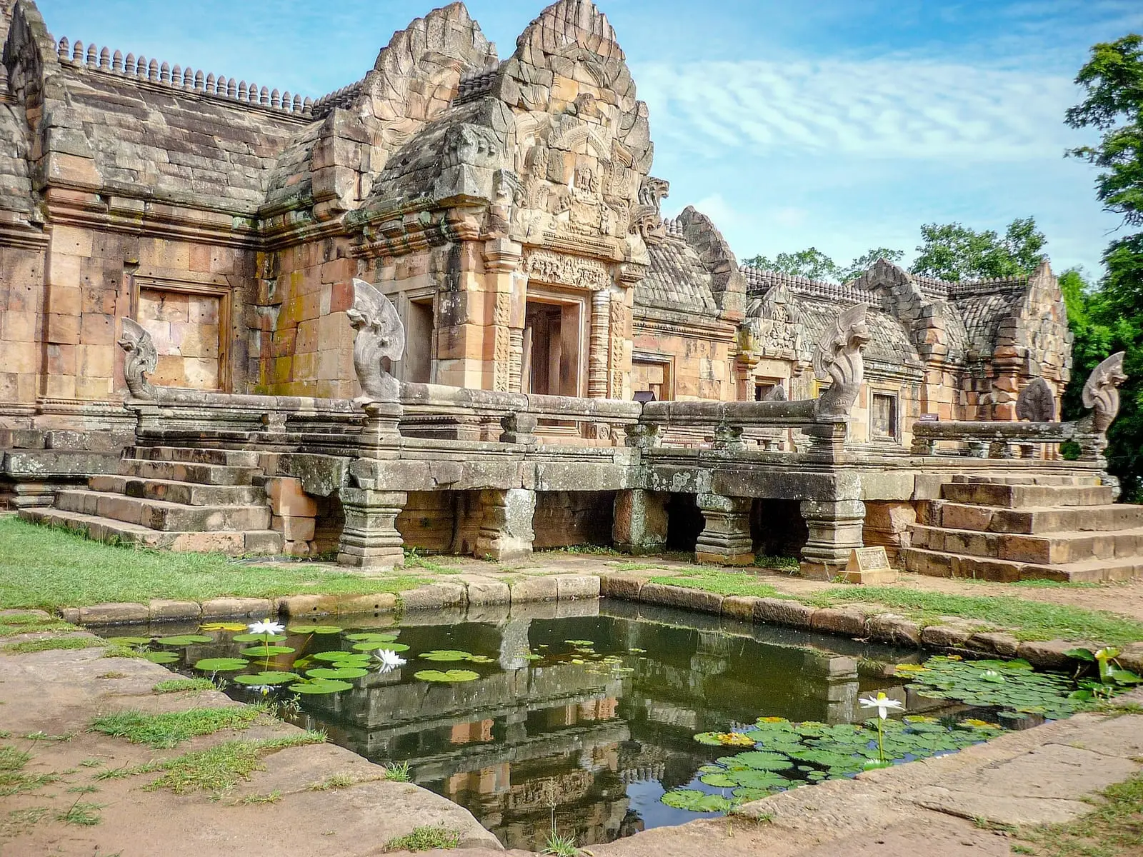 คู่มือเที่ยวภาคอีสาน เขาใหญ่ ปราสาทขอม และริมโขง